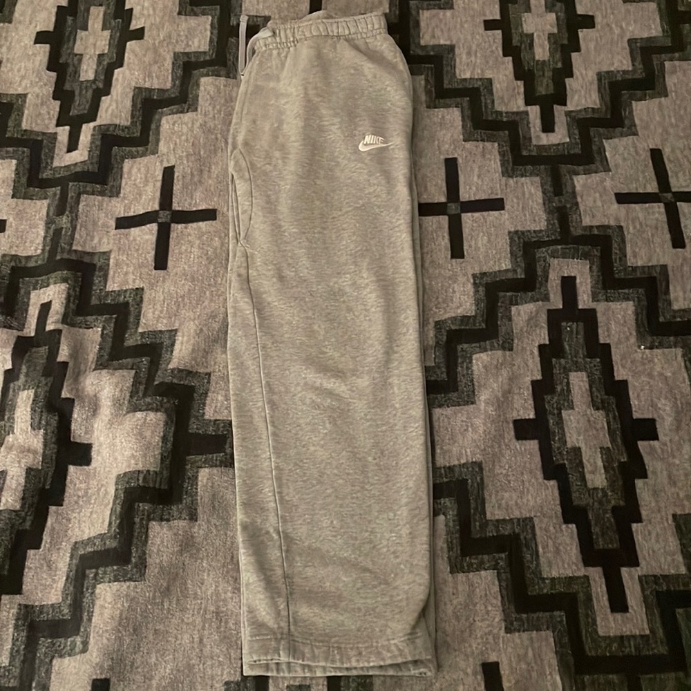 ⚠️MEN’S GREY NIKE SWEATS⚠️